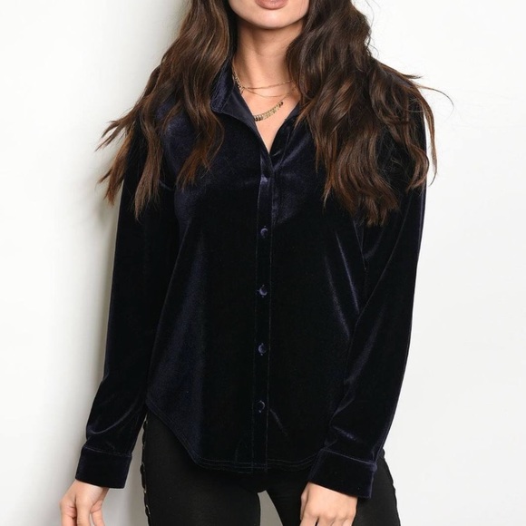 Tops - CLOSET CLOSING! 1SMALL LEFT‼️Button Down Velvet Top